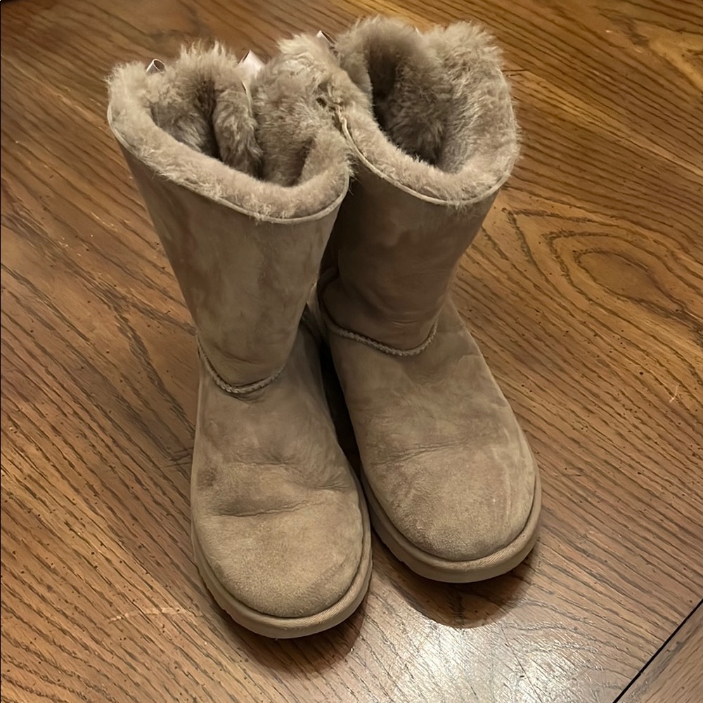 Ugg Bailey Tan Boots, size 8